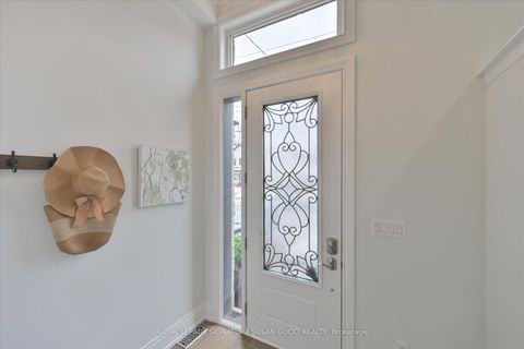 Photo 2 at 20 Cambrai Avenue, Lumsden, Toronto