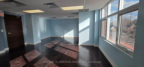 Photo 3 at 204 - 222 Finch Avenue W, Newtonbrook West, Toronto