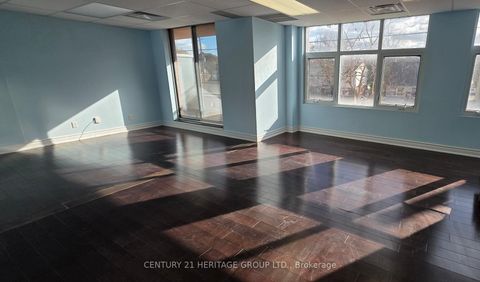 Photo 5 at 204 - 222 Finch Avenue W, Newtonbrook West, Toronto