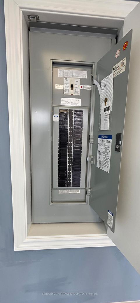 Photo 7 at 204 - 222 Finch Avenue W, Newtonbrook West, Toronto