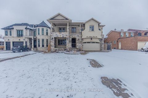 Photo 1 at 220 Weldrick Road W, Observatory, Richmond Hill