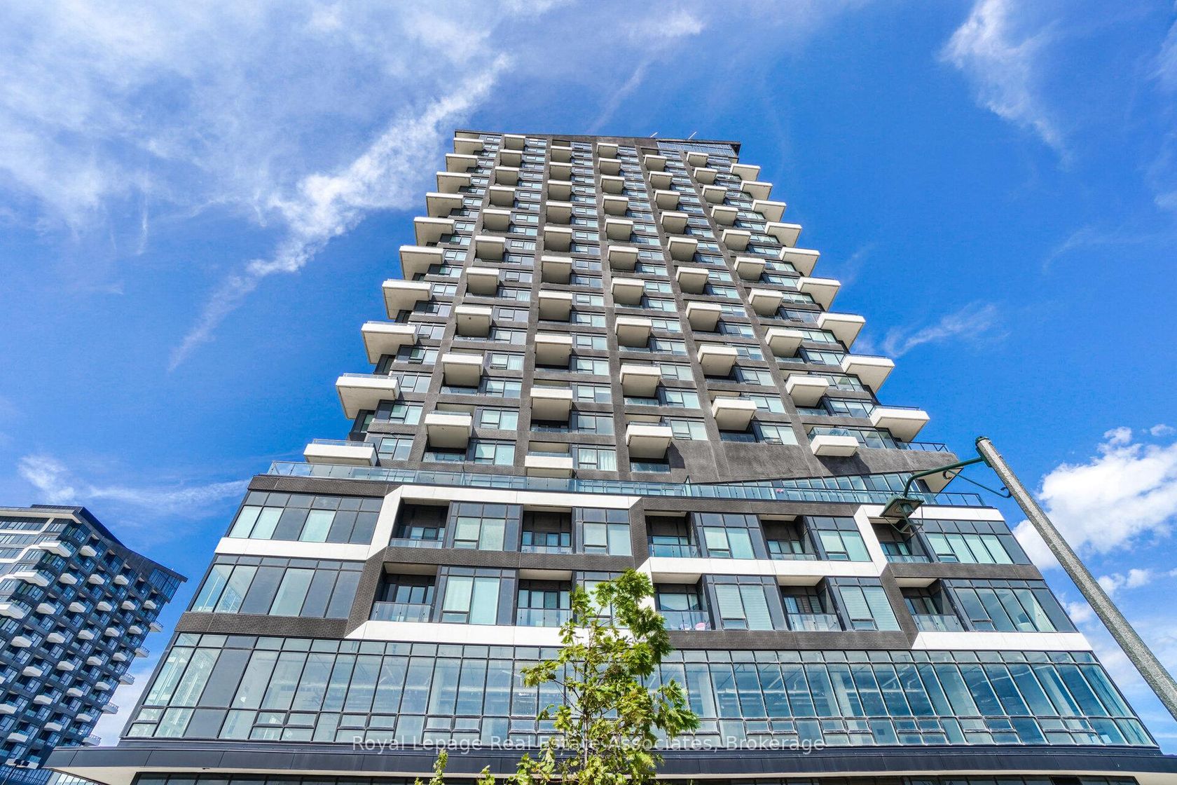 2003 - 297 Oak Walk Drive, RO River Oaks, Oakville 