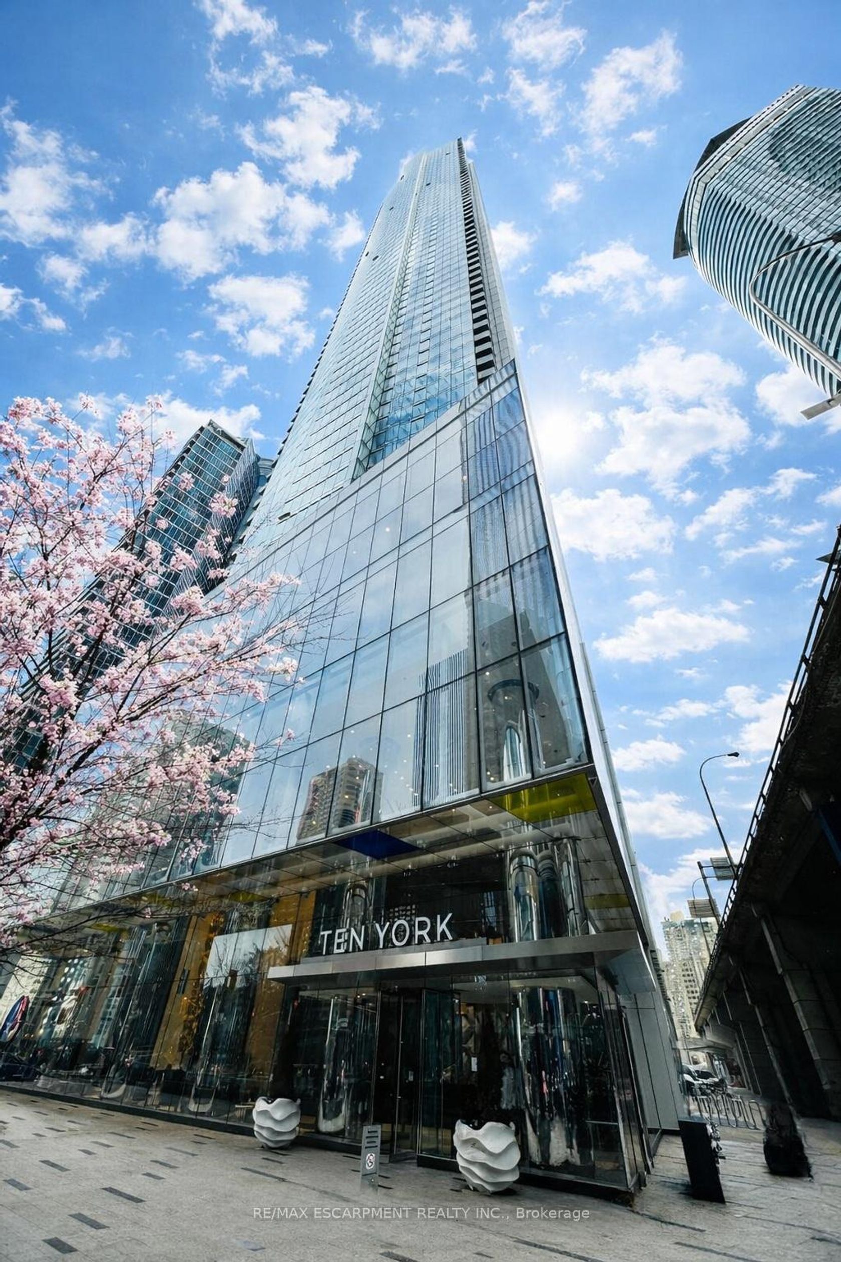 3807 - 10 York Street, Waterfront Communities C1, Toronto by Loree Meneguzzi Real Estate 3807 - 10 York Street, Waterfront Communities C1, Toronto