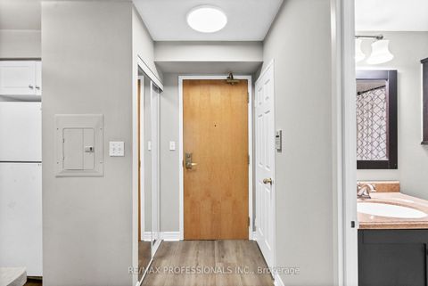 Photo 1 at 608 - 43 Eglinton Avenue E, Mount Pleasant West, Toronto