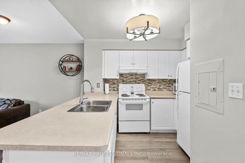 Photo 2 at 608 - 43 Eglinton Avenue E, Mount Pleasant West, Toronto