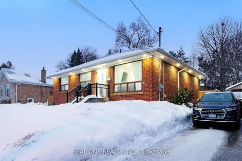 Photo 1 at 18 Courton Drive, Maryvale, Toronto