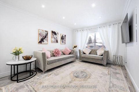 Photo 3 at 18 Courton Drive, Maryvale, Toronto