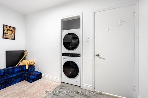 Photo 18 at 18 Courton Drive, Maryvale, Toronto