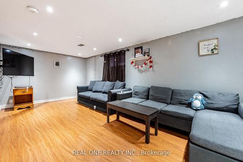 Photo 24 at 18 Courton Drive, Maryvale, Toronto