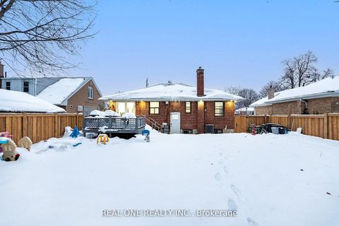 Photo 28 at 18 Courton Drive, Maryvale, Toronto
