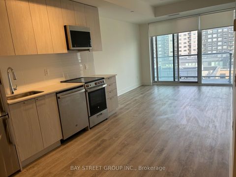 Photo 4 at 185 Deerfield Drive, Central Newmarket, Newmarket