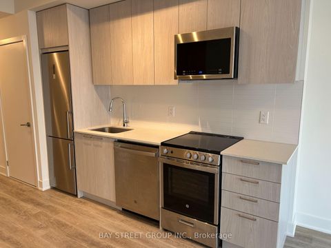 Photo 8 at 185 Deerfield Drive, Central Newmarket, Newmarket