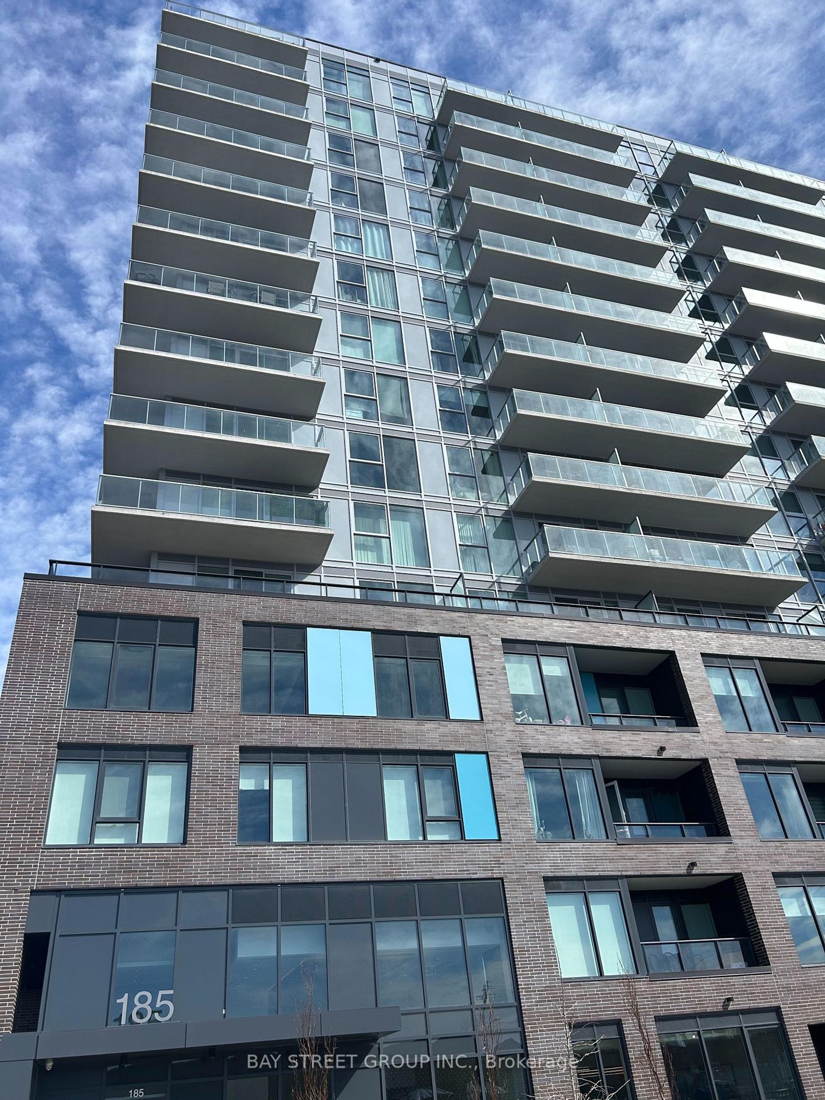 185 Deerfield Drive, Central Newmarket, Newmarket photo number 2