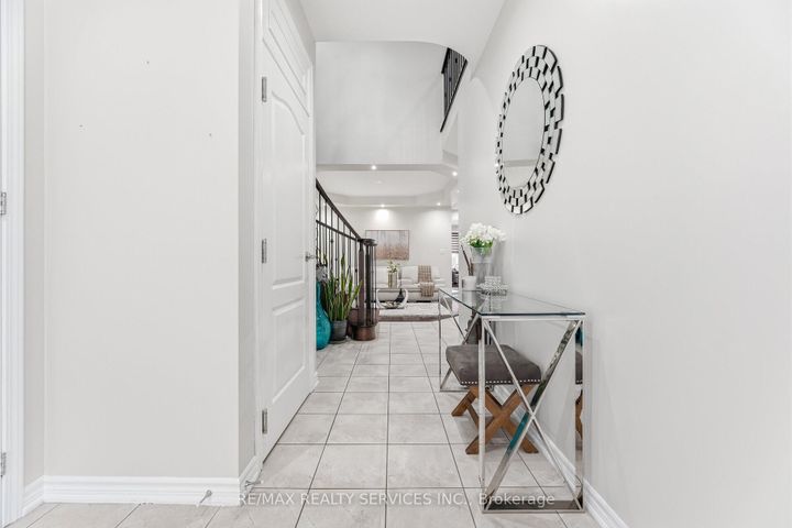 Photo 6 at 28 Enford Crescent, Northwest Brampton, Brampton