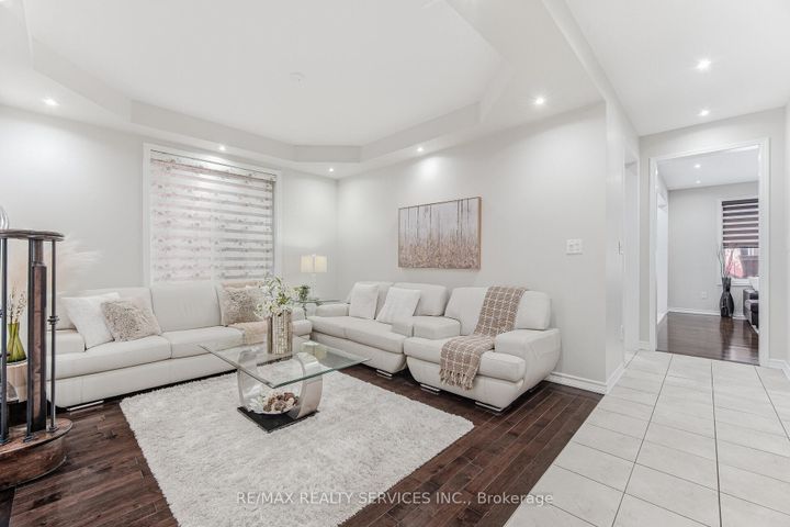 Photo 7 at 28 Enford Crescent, Northwest Brampton, Brampton