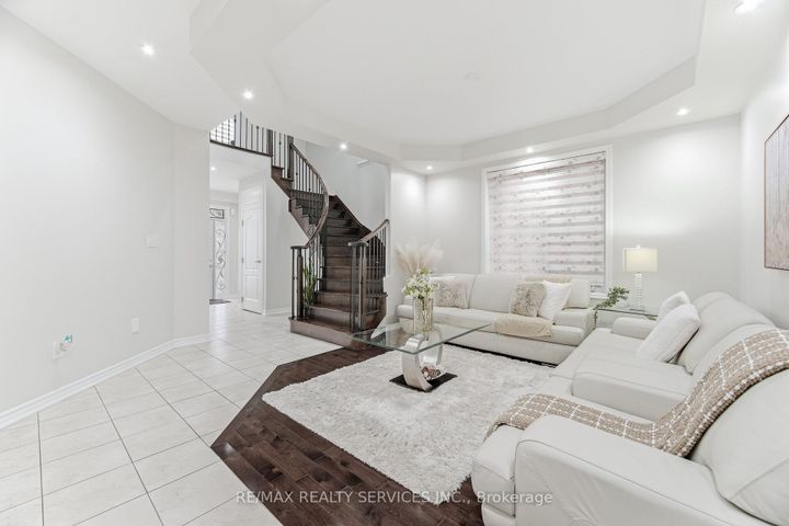 Photo 8 at 28 Enford Crescent, Northwest Brampton, Brampton