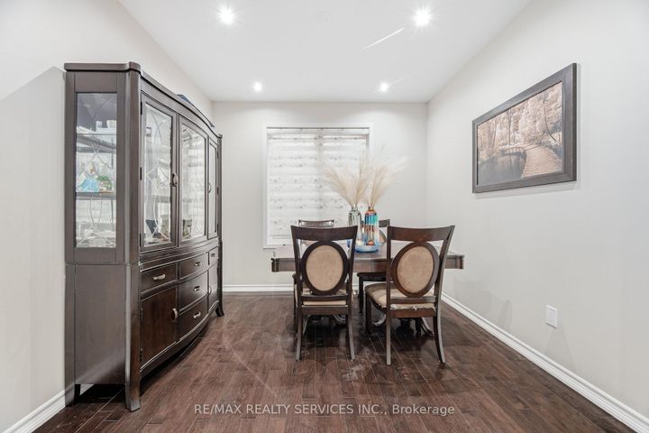 Photo 9 at 28 Enford Crescent, Northwest Brampton, Brampton