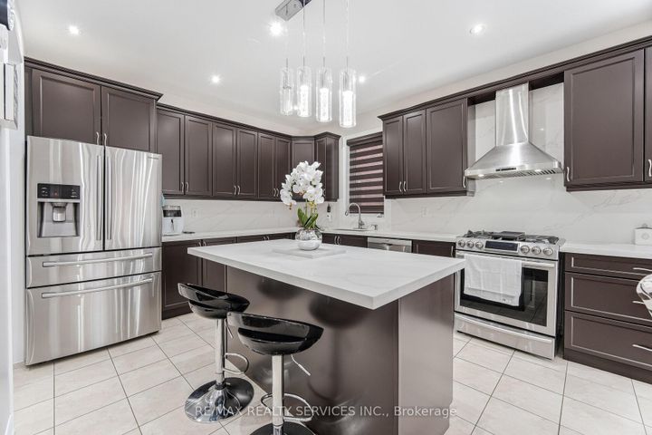 Photo 11 at 28 Enford Crescent, Northwest Brampton, Brampton