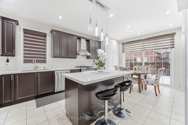 Photo 12 at 28 Enford Crescent, Northwest Brampton, Brampton