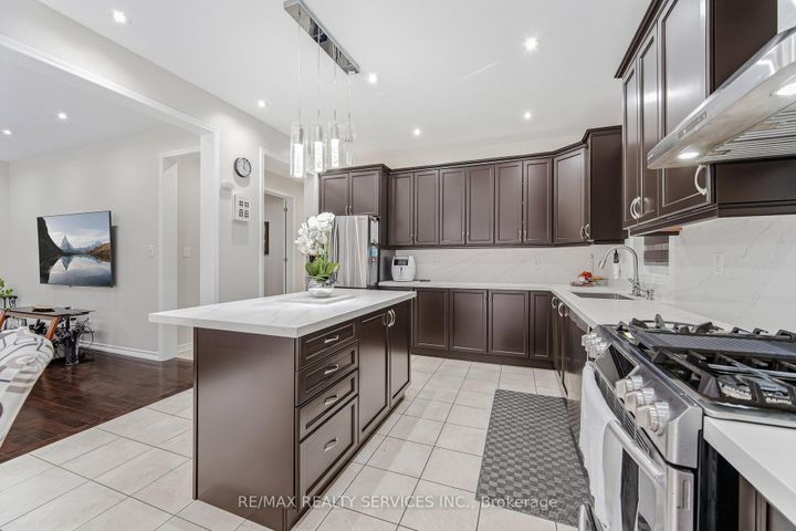 Photo 13 at 28 Enford Crescent, Northwest Brampton, Brampton