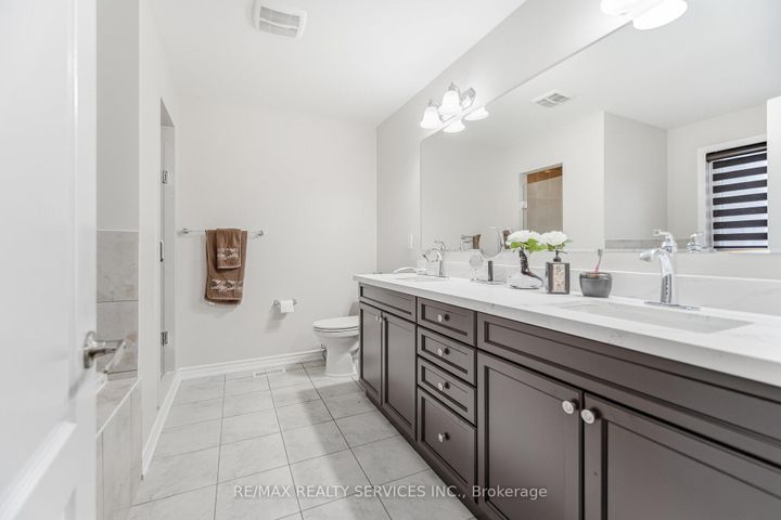 Photo 26 at 28 Enford Crescent, Northwest Brampton, Brampton