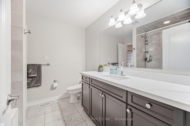 Photo 31 at 28 Enford Crescent, Northwest Brampton, Brampton