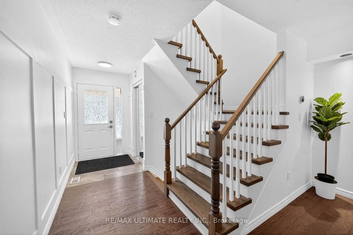 Photo 3 at 2441 Baintree Crescent, WM Westmount, Oakville