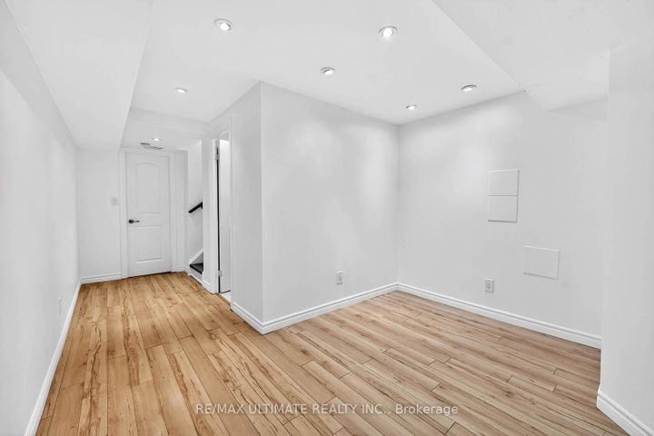 Photo 32 at 2441 Baintree Crescent, WM Westmount, Oakville