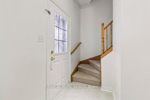 Photo 4 at 23 - 125 Hall Street W, Mill Pond, Richmond Hill