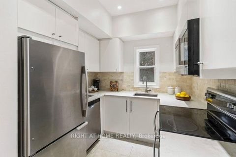 Photo 13 at 23 - 125 Hall Street W, Mill Pond, Richmond Hill