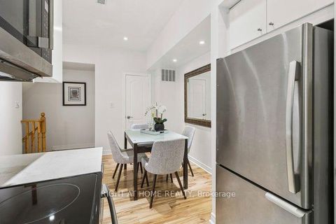 Photo 16 at 23 - 125 Hall Street W, Mill Pond, Richmond Hill