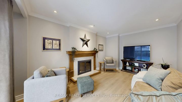 Photo 16 at 49 Mikado Crescent, Central Park, Brampton