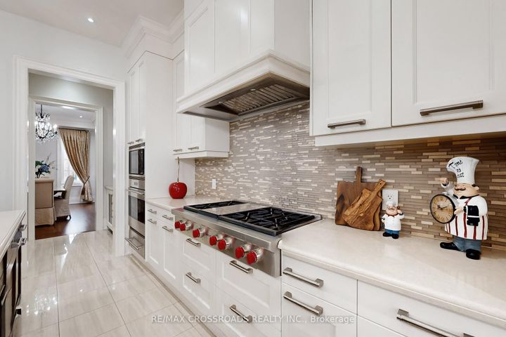 Photo 7 at 76 Annsleywood Court, Kleinburg, Vaughan