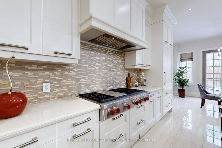 Photo 8 at 76 Annsleywood Court, Kleinburg, Vaughan