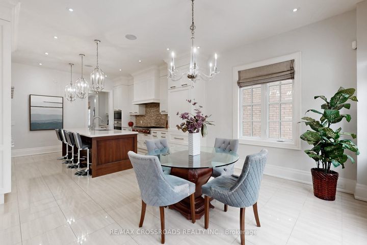 Photo 10 at 76 Annsleywood Court, Kleinburg, Vaughan