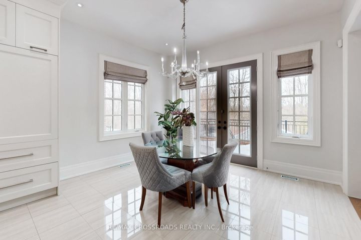 Photo 11 at 76 Annsleywood Court, Kleinburg, Vaughan