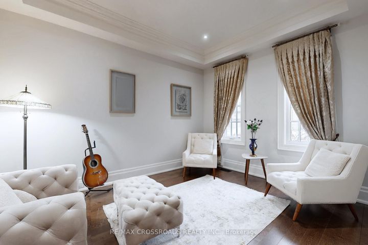 Photo 12 at 76 Annsleywood Court, Kleinburg, Vaughan