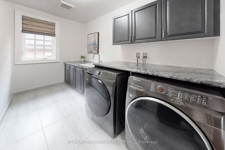 Photo 30 at 76 Annsleywood Court, Kleinburg, Vaughan