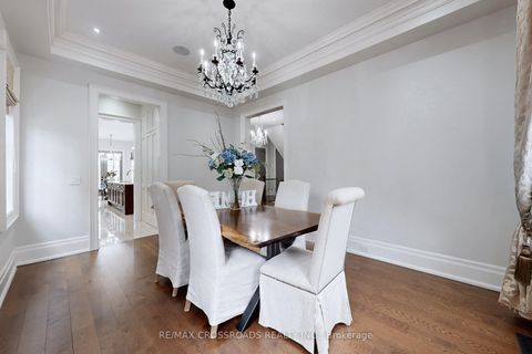 Photo 4 at 76 Annsleywood Court, Kleinburg, Vaughan