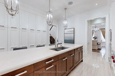 Photo 9 at 76 Annsleywood Court, Kleinburg, Vaughan