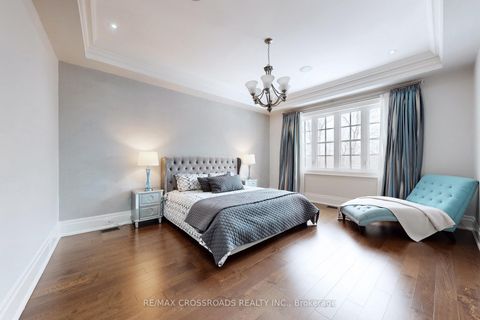 Photo 16 at 76 Annsleywood Court, Kleinburg, Vaughan