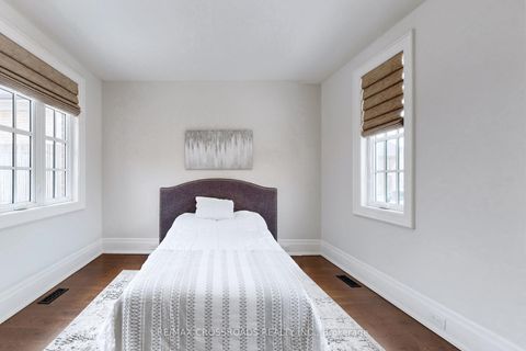 Photo 25 at 76 Annsleywood Court, Kleinburg, Vaughan