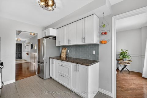 Photo 15 at 15 Lancaster Court, Keswick South, Georgina