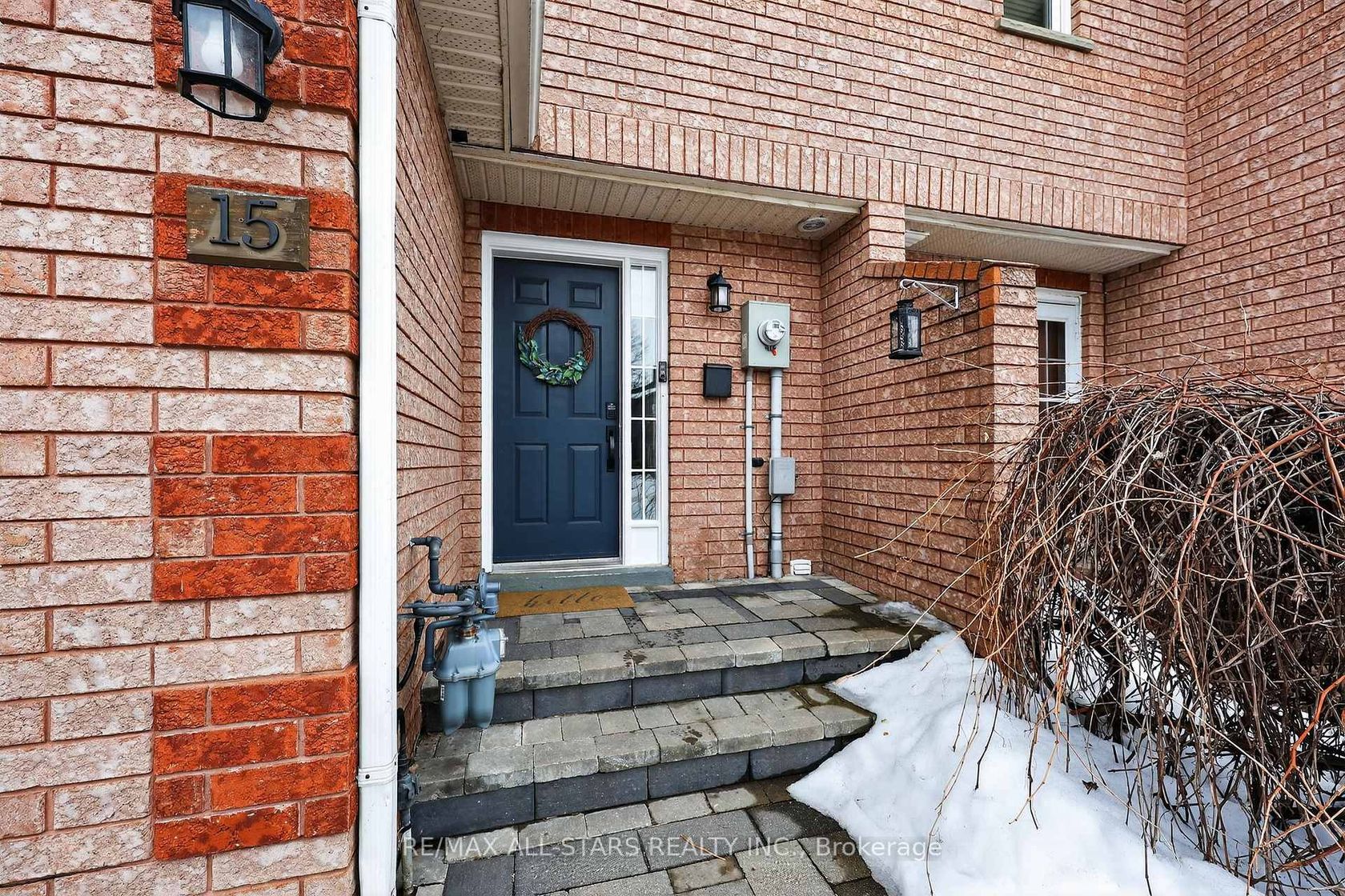 15 Lancaster Court, Keswick South, Georgina photo number 2