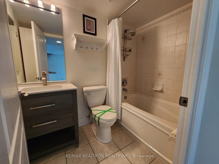 Photo 11 at 816 - 2121 Lakeshore Boulevard W, Mimico, Toronto