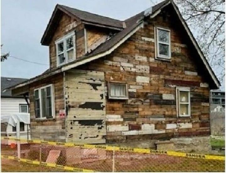 Photo 2 at 85 Hall Street, Central, Oshawa