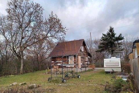 Photo 1 at 85 Hall Street, Central, Oshawa