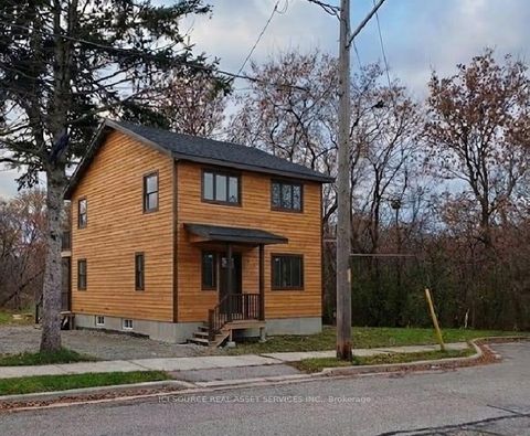 Photo 3 at 85 Hall Street, Central, Oshawa