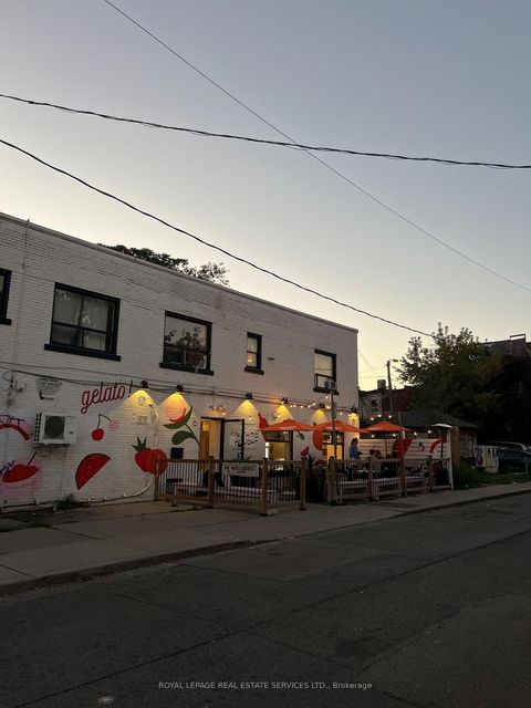 Photo 2 at 6 MARKHAM Street, Bellwoods, Toronto