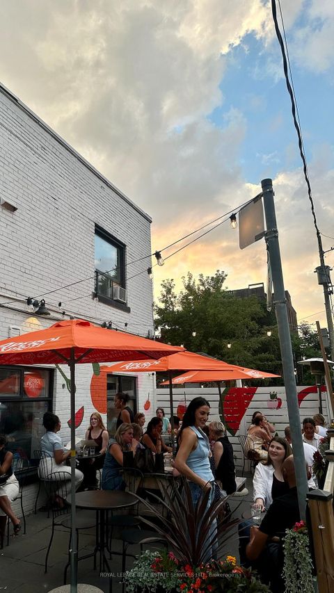 Photo 5 at 6 MARKHAM Street, Bellwoods, Toronto